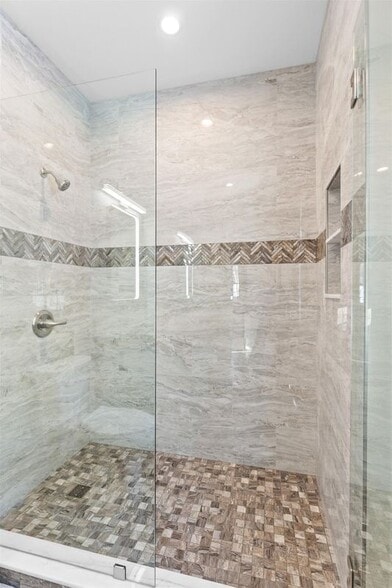 Building Photo - 6 Latchkey