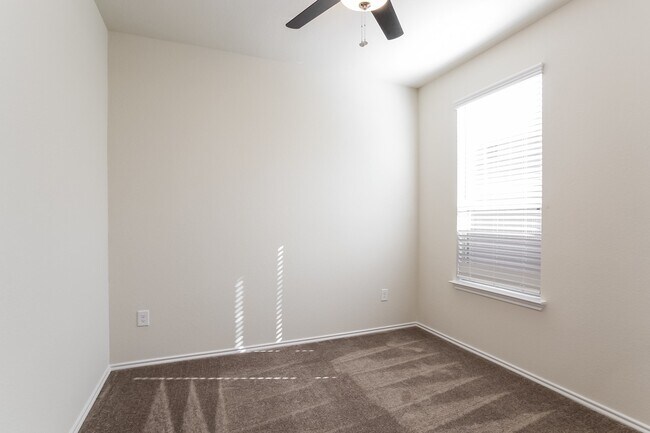 Building Photo - 14715 Sierra Garden Dr