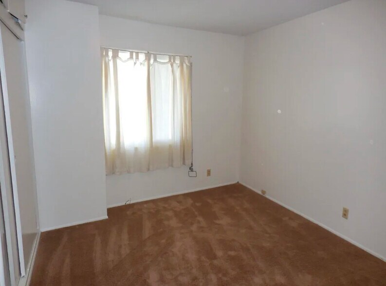 Building Photo - 5937 Burchard Ave