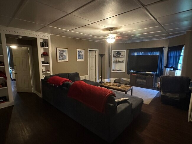 Building Photo - 1233 7th St