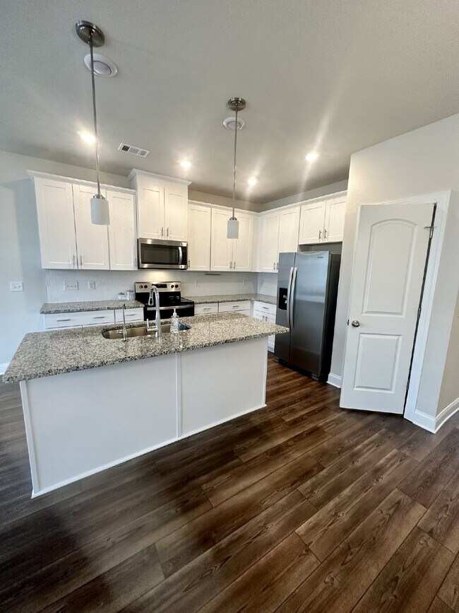Building Photo - 304 Cheval Dr