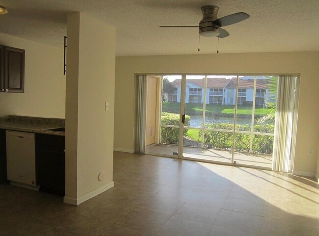 Building Photo - 7103 Glenmoor Dr