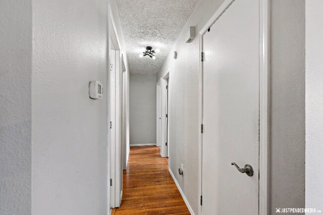 Building Photo - 9202 Cam Island Cir