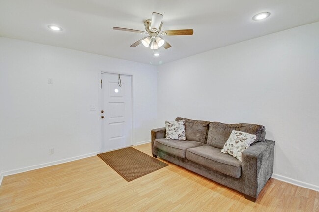 Building Photo - 110 N C St