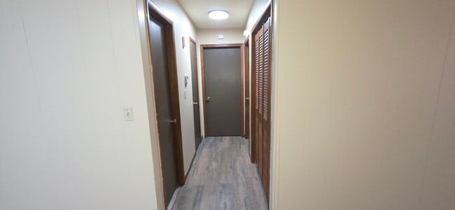 Building Photo - 2 BR 1 BA brick duplex, close to Missouri ...