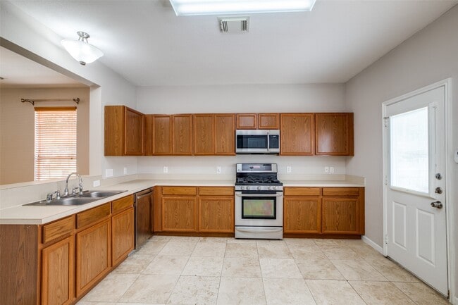 Building Photo - 23838 Pebworth Pl