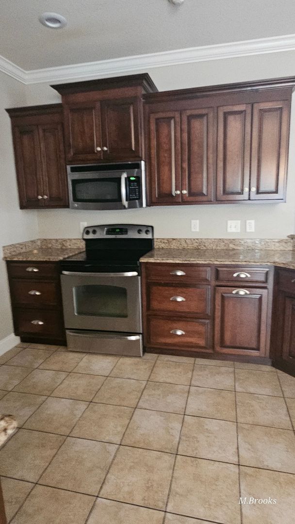 Building Photo - Beautiful 3/2 located in Valdosta