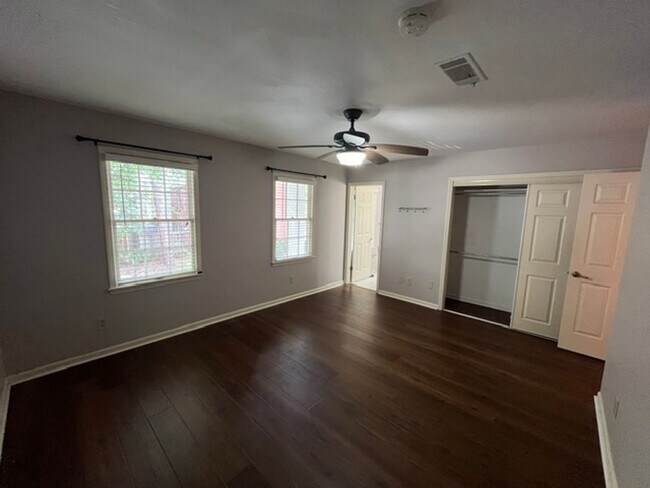 Building Photo - 2805 Foxcroft Rd