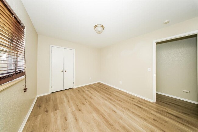 Building Photo - 9725 Pheasant Ln