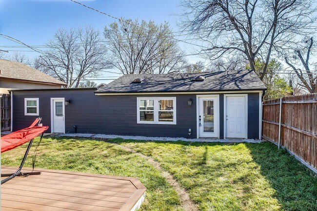 Building Photo - Adorable 1/1 Studio Apartment in Arlington...