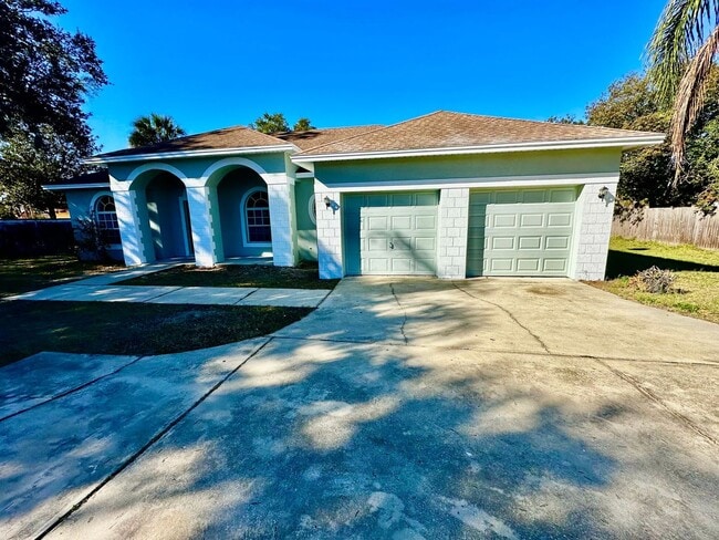 Building Photo - *Move In Ready* Bright & Spacious 3BR/2BA Home with Open Layout & Huge Backyard in Orlando