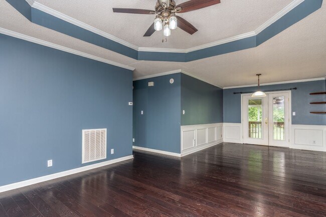 Building Photo - 3704 Trenton Rd