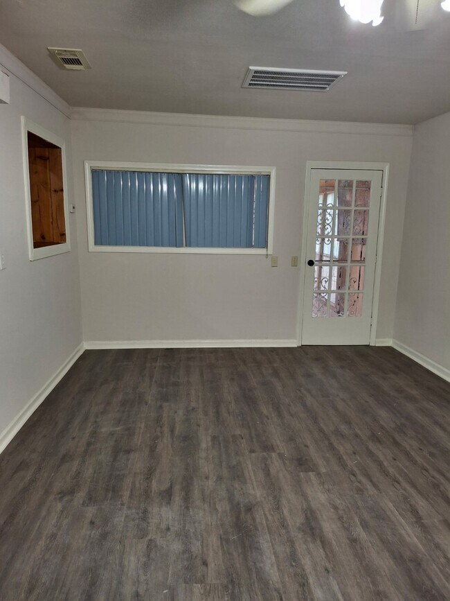 Building Photo - 7525 Edna St