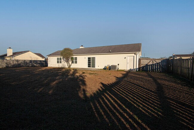 Building Photo - 105 Gamble Way