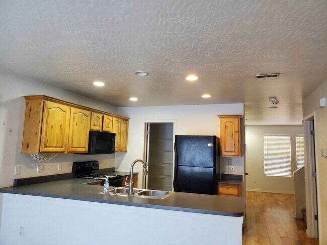 Building Photo - 1978 S 650 E