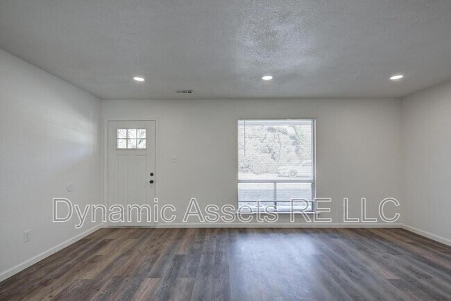 Building Photo - 1902 JFK