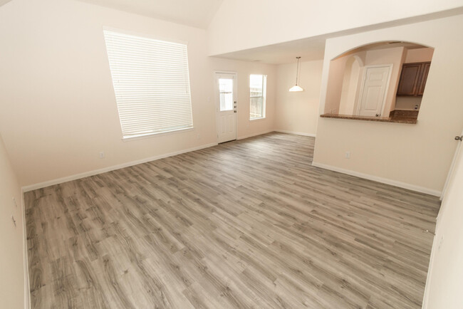 Primary Photo - 5405 Rio Ramos St