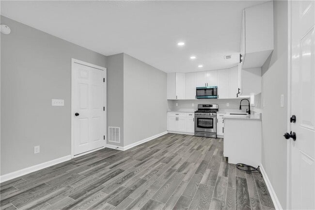 Building Photo - 5303 Kemper Pl