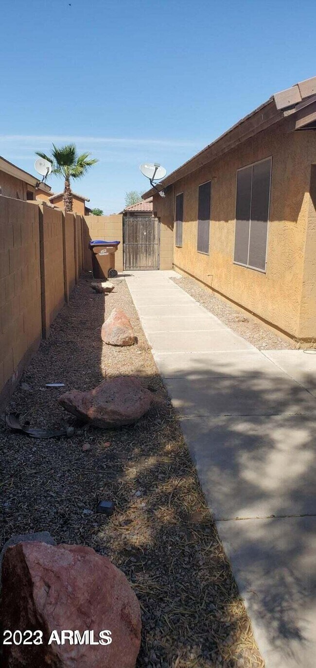 Building Photo - 46095 W Windmill Dr