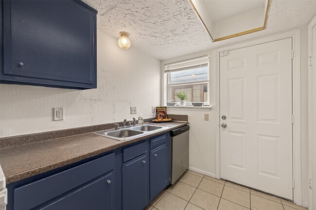 Building Photo - 6375 S Briar Bayou Dr