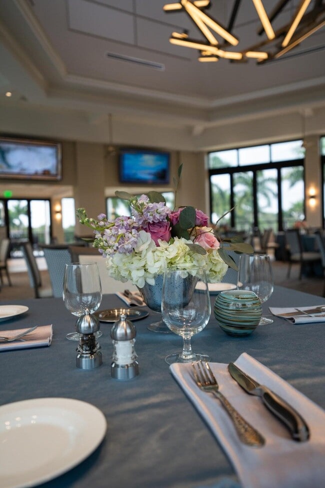 Building Photo - 7455 Glendevon Ln