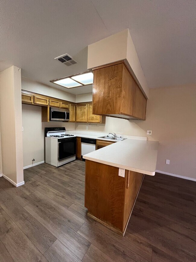 Building Photo - 8609 Lyn River Ct