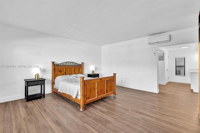 Building Photo - 4144 El Mar Dr