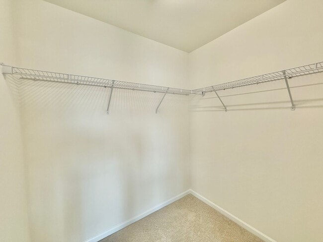 Building Photo - Stunning 3BD, 2.5BA End Unit Townhome in t...