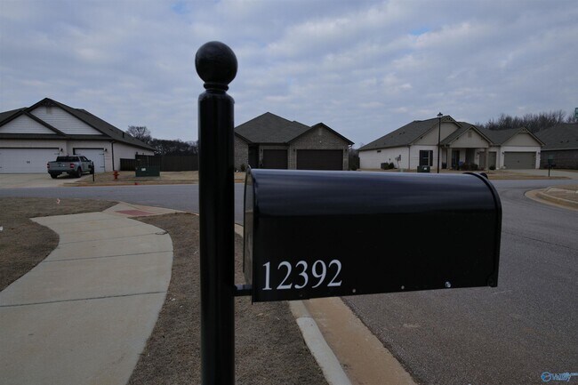 Building Photo - 12392 Whitcomb Cir