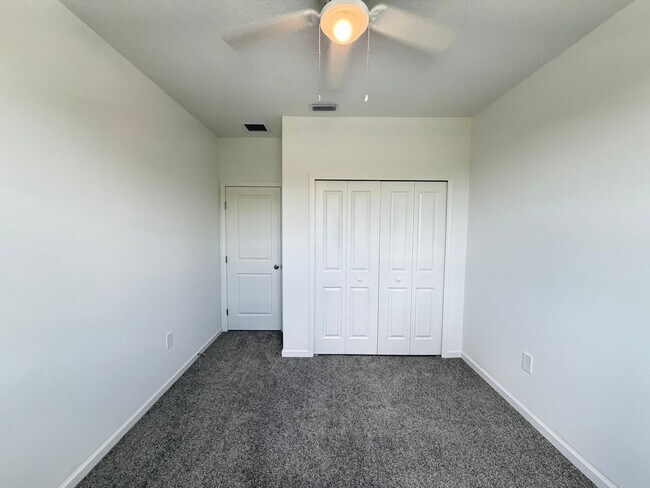 Building Photo - 5341 Vista Lago Dr