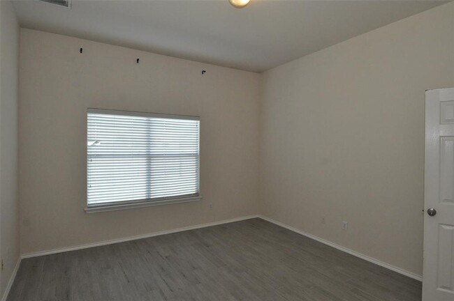 Building Photo - 1129 Alexandria Way