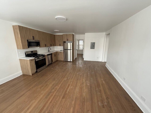 Building Photo - 6308 N Artesian Ave