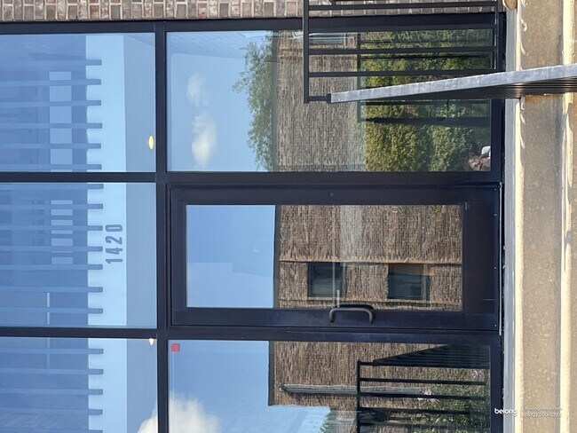 Building Photo - 1420 Stonebridge Cir