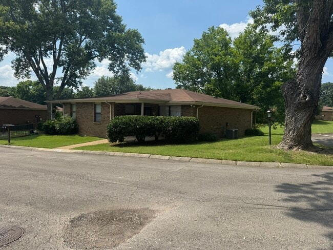 Building Photo - 369 Deer Lake Dr