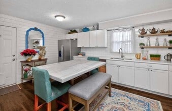 Building Photo - 108 Farmers Ln