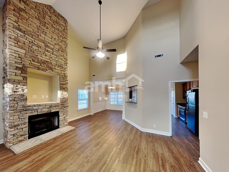 Building Photo - 3023 Holderwood Dr