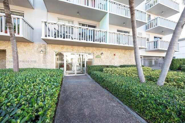 Building Photo - 7620 Carlyle Ave