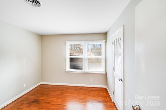 Building Photo - 5001 Vescova Ct