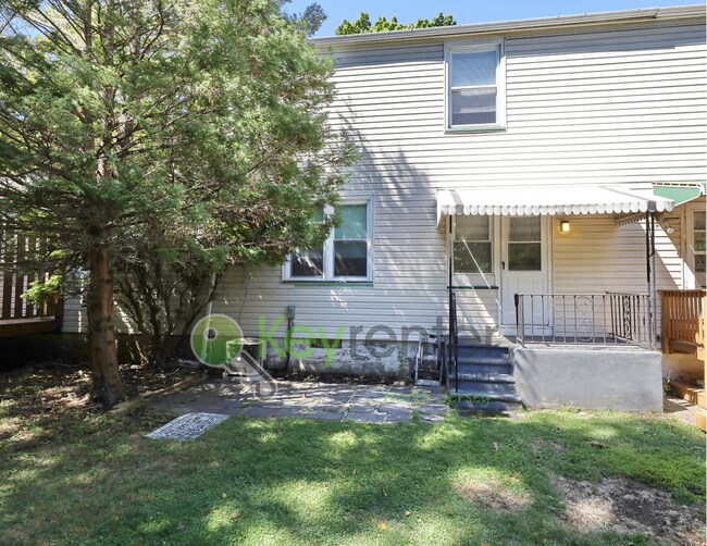 Building Photo - De Graw Ave Triplex