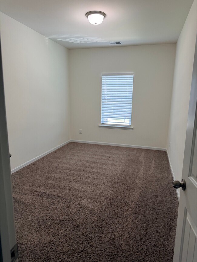 Building Photo - 115 Weston Way NW