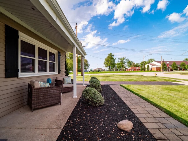 Building Photo - 126 Beachwood Ave