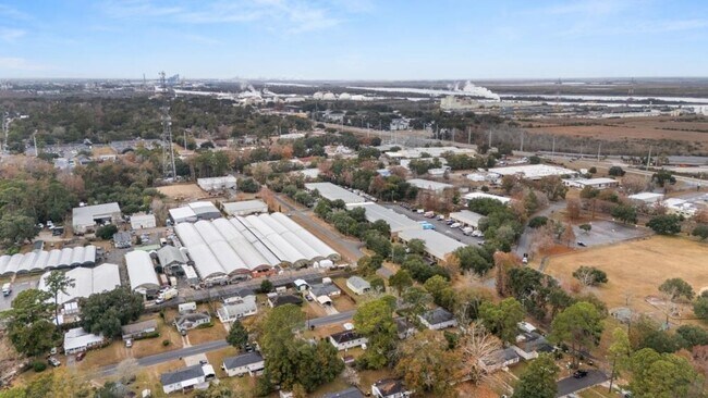 Building Photo - Charming 3BR Home + Bonus Room Near Downtown Savannah & Tybee Island