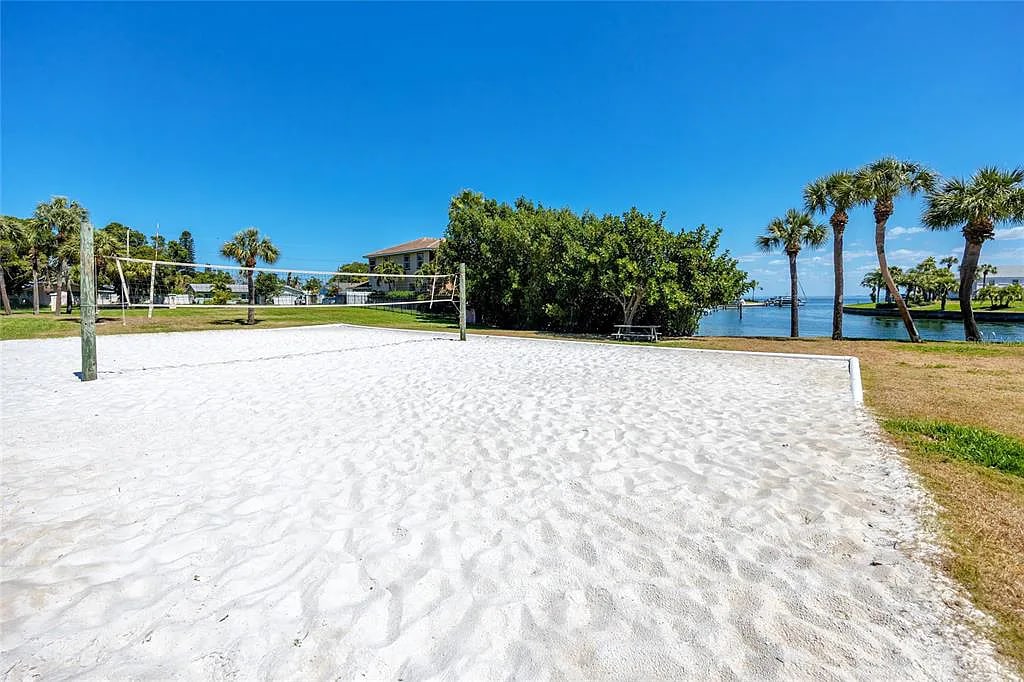 Building Photo - 5231 Beach Dr SE