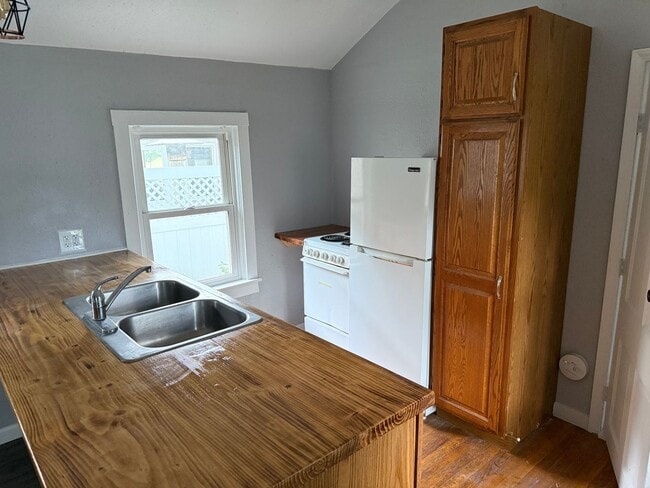 Building Photo - Southside 2 bedroom home