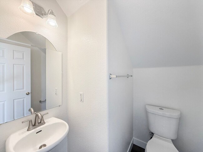 Building Photo - Beautiful 4B/3BA home in Vista for Rent!