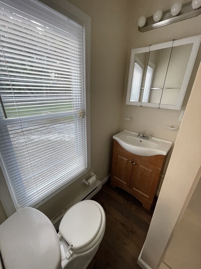 Building Photo - 538 E Lincoln Ave