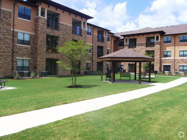 Courtyard - Greenhouse Village Apartments (Senior Living)