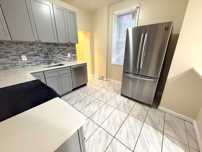 Building Photo - Gorgeous 3-Bedroom Townhome in Elmwood Park! Available NOW!