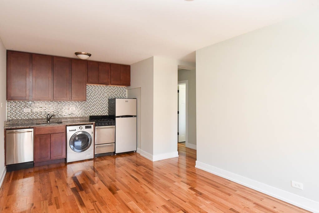 Building Photo - 562 W Arlington Pl