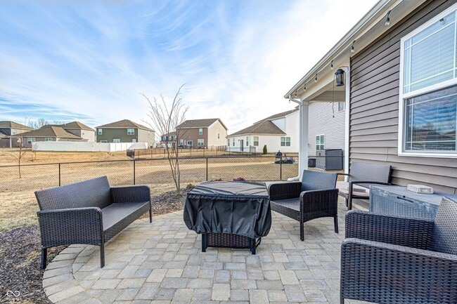 Building Photo - 2214 Warbler St